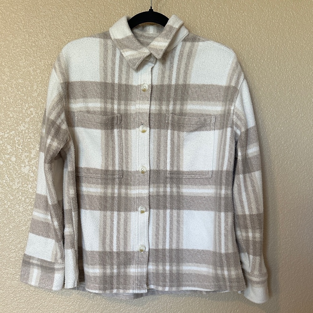 American Eagle Outfitters Cream and Tan Shacket